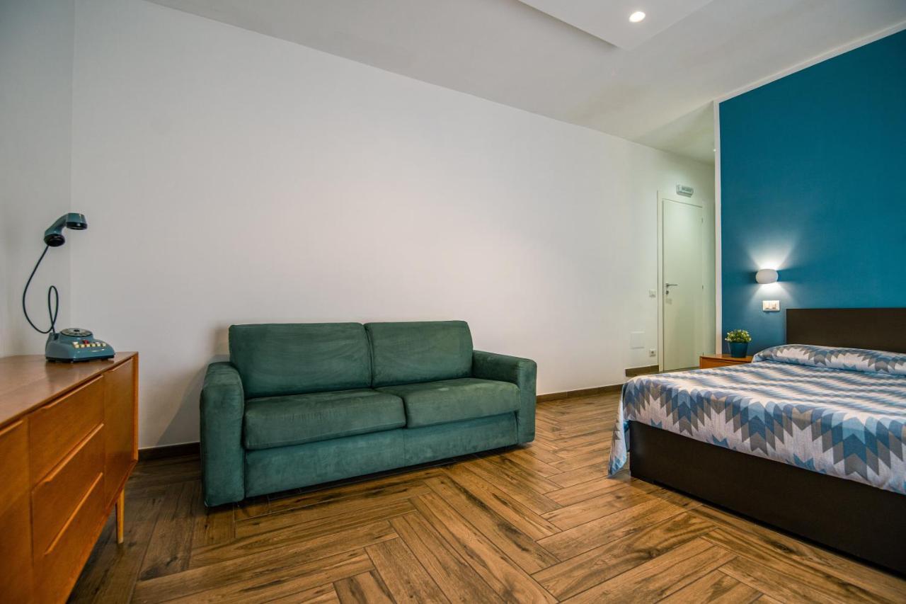 Hub Ferroviario - 12 Posti Letto Per Il Tuo Gruppo A Napoli Con Wifi E Netflix Bed & Breakfast エクステリア 写真
