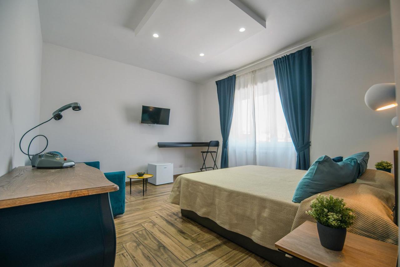 Hub Ferroviario - 12 Posti Letto Per Il Tuo Gruppo A Napoli Con Wifi E Netflix Bed & Breakfast エクステリア 写真