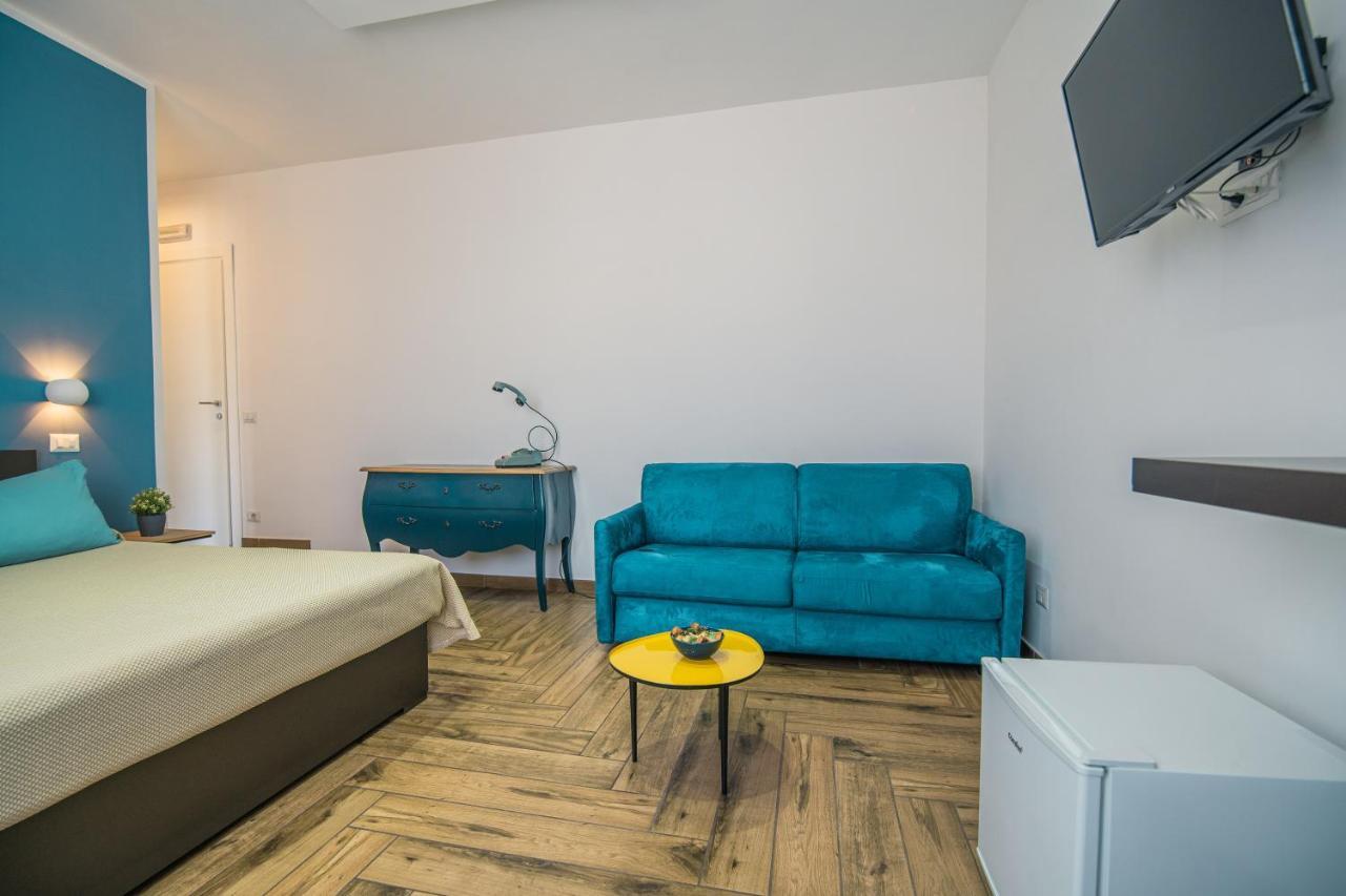 Hub Ferroviario - 12 Posti Letto Per Il Tuo Gruppo A Napoli Con Wifi E Netflix Bed & Breakfast エクステリア 写真